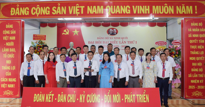 Ban chấp hành Đảng bộ xã Ninh Quới nhiệm kỳ 2025 – 2030 ra mắt Đại hội. Ban chấp hành Đảng bộ xã Ninh Quới nhiệm kỳ 2025 – 2030 ra mắt Đại hội.