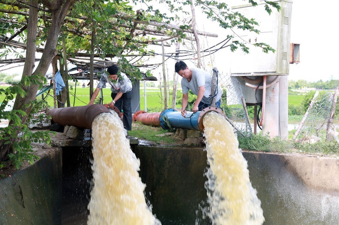 Trạm bơm Bến Lội (xã Phú Hòa 2, tỉnh Đắk Lắk) với tổng công suất 67kW, lưu lượng 2.100 m3/h bơm tới chống hạn. dak-lak-1.jpg