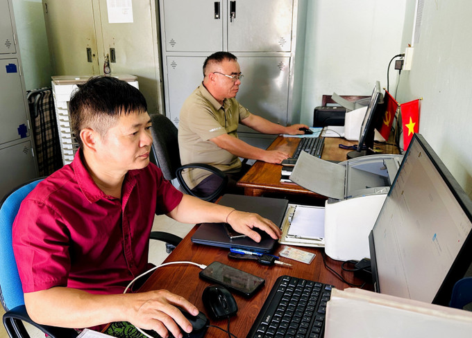 Cán bộ xã Minh Tân (Tuyên Quang) tập trung giải quyết vướng mắc cho người dân khi thực hiện chính quyền địa phương hai cấp. Cán bộ xã Minh Tân (Tuyên Quang) tập trung giải quyết vướng mắc cho người dân khi thực hiện chính quyền địa phương hai cấp.