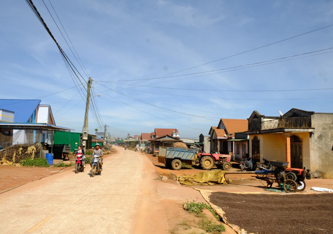 Bộ mặt nông thôn xã Đinh Trang Thượng (huyện Di Linh, Lâm Đồng) ngày càng thay đổi, khang trang hơn. Bộ mặt nông thôn xã Đinh Trang Thượng (huyện Di Linh, Lâm Đồng) ngày càng thay đổi, khang trang hơn.