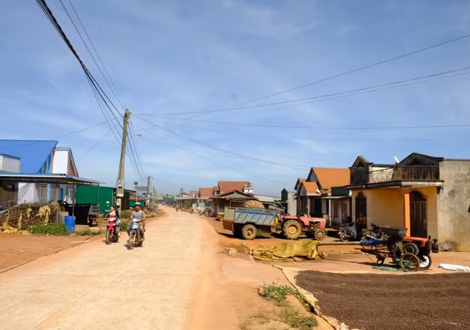 Bộ mặt nông thôn xã Đinh Trang Thượng (huyện Di Linh, Lâm Đồng) ngày càng thay đổi, khang trang hơn.