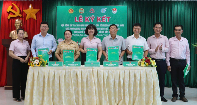 Ngân hàng chính sách xã hội Bạc Liêu (tỉnh Cà Mau) tổ chức ký kết hợp đồng ủy thác cho vay với các tổ chức chính trị xã hội. Ảnh: TTXVN phát Ngân hàng chính sách xã hội Bạc Liêu (tỉnh Cà Mau) tổ chức ký kết hợp đồng ủy thác cho vay với các tổ chức chính trị xã hội. Ảnh: TTXVN phát