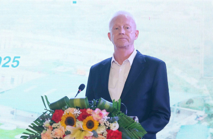Ông Gert Buechner, Trưởng đoàn tư vấn Liên danh GKW - IGIP - ICC - ANVIET (Cộng hòa Liên bang Đức) phát biểu. Ông Gert Buechner, Trưởng đoàn tư vấn Liên danh GKW - IGIP - ICC - ANVIET (Cộng hòa Liên bang Đức) phát biểu.