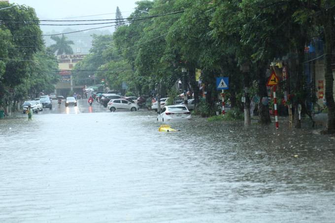 Tuyến đường vào khu vực Ga Lạng Sơn bị ngập sâu. Ảnh tư liệu: Quang Duy/TTXVN lang-son-mua.jpg