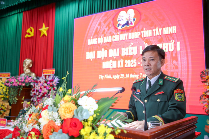 Đại tá Dương Văn Dược, Phó Chính ủy Bộ Chỉ huy Quân sự tỉnh kiêm Bí thư Đảng ủy, Chính ủy Ban Chỉ huy Bộ đội Biên phòng tỉnh Tây Ninh phát biểu. tay-ninh-4.jpg