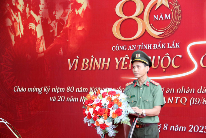 Đại tá Nguyễn Khoẻ, Phó Giám đốc Công an tỉnh Đắk Lắk, phát biểu khai mạc Triển lãm. Ảnh: Hoài Thu/TTXVN. Đại tá Nguyễn Khoẻ, Phó Giám đốc Công an tỉnh Đắk Lắk, phát biểu khai mạc Triển lãm. Ảnh: Hoài Thu/TTXVN.