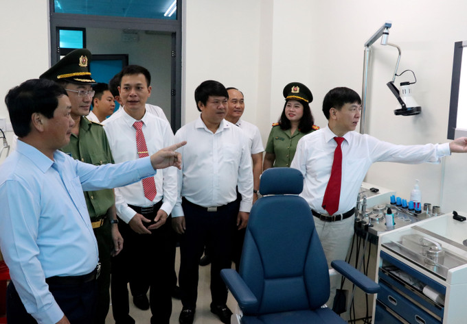 Lãnh đạo tỉnh Tuyên Quang thăm Khoa Khám bệnh được trang bị hệ thống thiết bị y tế hiện đại. Lãnh đạo tỉnh Tuyên Quang thăm Khoa Khám bệnh được trang bị hệ thống thiết bị y tế hiện đại.