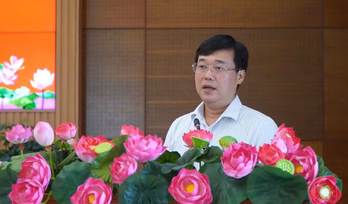 Ông Lê Quốc Phong, Bí thư Tỉnh ủy, Trưởng Ban Chỉ đạo xóa nhà tạm, nhà dột nát trên địa bàn tỉnh Đồng Tháp phát biểu trong Hội nghị.