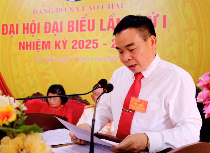 Đồng chí Lý Tiến Công, Bí thư Đảng ủy xã Lao Chải phát biểu tại Đại hội. Ảnh: Đức Thọ/TTXVN