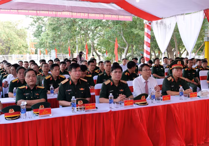 Các đại biểu tham dự lễ khởi công dự án. Ảnh: Công Thử/TTXVN