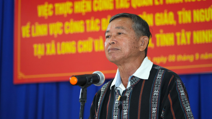 Ông Hà Duy Khuyền, người có uy tín trong đồng bào dân tộc Thái tại ấp Phước Trung, xã Long Chữ, tỉnh Tây Ninh, phát biểu. Ông Hà Duy Khuyền, người có uy tín trong đồng bào dân tộc Thái tại ấp Phước Trung, xã Long Chữ, tỉnh Tây Ninh, phát biểu.