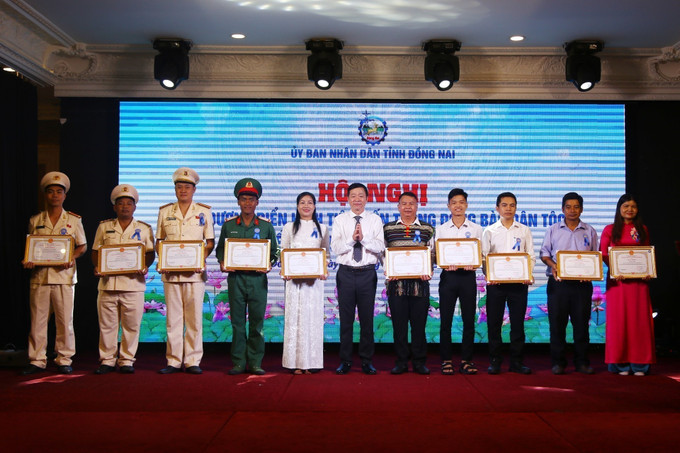 UBND tỉnh Đồng Nai trao Bằng khen cho các gương điển hình tiên tiến, tiêu biểu trong đồng bào dân tộc thiểu số giai đoạn 2022-2025.