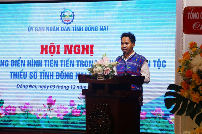 Đại biểu là điển hình tiên tiến trong đồng bào dân tộc thiểu số tỉnh Đồng Nai phát biểu tại Hội nghị.