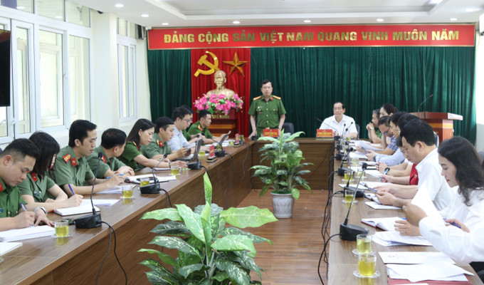 Quang cảnh buổi làm việc. Quang cảnh buổi làm việc.