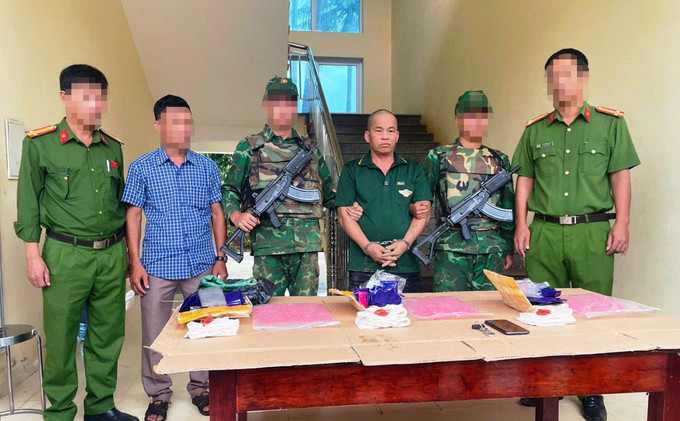 Phòng Nghiệp vụ, Ban Chỉ huy Bộ đội Biên phòng tỉnh Quảng Trị chủ trì, phối hợp với các đơn vị, lực ượng đã bắt giữ đối tượng vận chuyển trái phép khoảng 18.000 viên ma túy tổng hợp. Ảnh: TTXVN phát ma-tuy.jpg