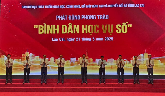 Lào Cai phát động phong trào "Bình dân học vụ số". Lào Cai phát động phong trào "Bình dân học vụ số".