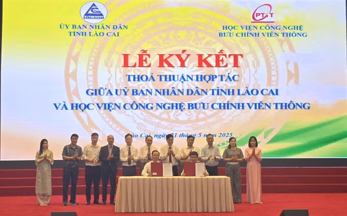 Lễ ký kết thỏa thuận hợp tác giữa UBND tỉnh Lào Cai với Học viện Công nghệ Bưu chính Viễn thông nhằm tăng cường đổi mới sáng tạo, thực hiện chuyển đổi số trong tại địa phương.