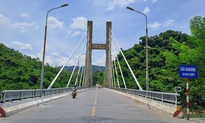 Cầu treo Đakrông tại Km 249, kết nối đường Hồ Chí Minh nhánh Tây với Quốc lộ 9. Ảnh: Nguyên Lý/TTXVN quang-tri-1.jpg