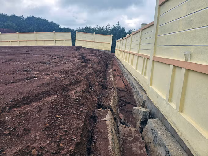 Hiện trường sụt lún tại trường bắn Ban Chỉ huy quân sự huyện Đắk R’lấp, tỉnh Lâm Đồng.