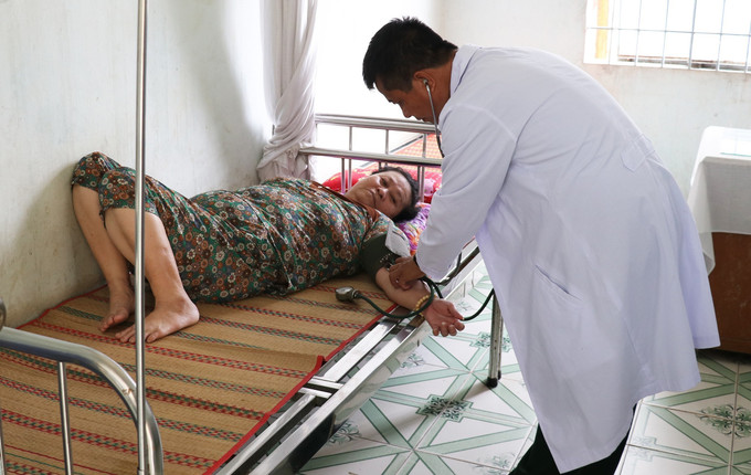 Phòng khám đa khoa quân dân y Dinh Bà hàng tháng khám, điều trị hơn 300 lượt người khám bệnh, trong đó có cả người dân Campuchia ở biên giới. Phòng khám đa khoa quân dân y Dinh Bà hàng tháng khám, điều trị hơn 300 lượt người khám bệnh, trong đó có cả người dân Campuchia ở biên giới.