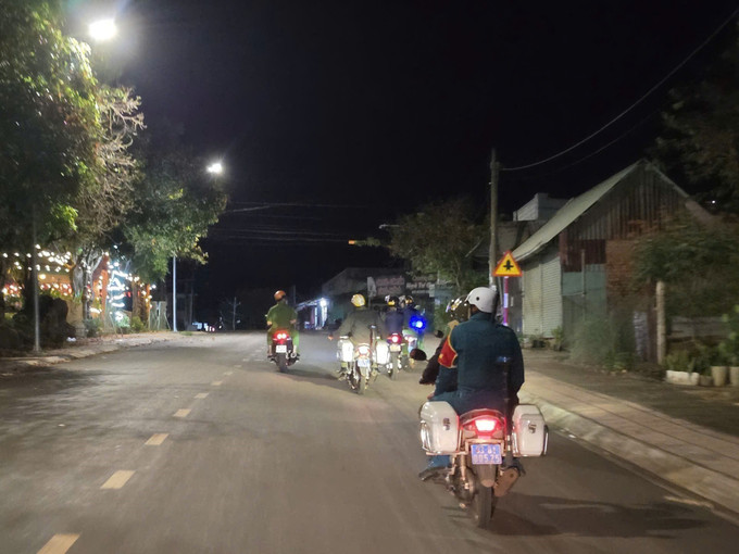 Lực lượng Cơ sở cai nghiện ma túy số 6 và Công xã Phú Nghĩa tuần tra tại khu vực.