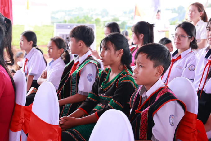 Trẻ em dân tộc thiểu số của Thuận An, 1 trong 5 xã biên giới đất liền của tỉnh Lâm Đồng.