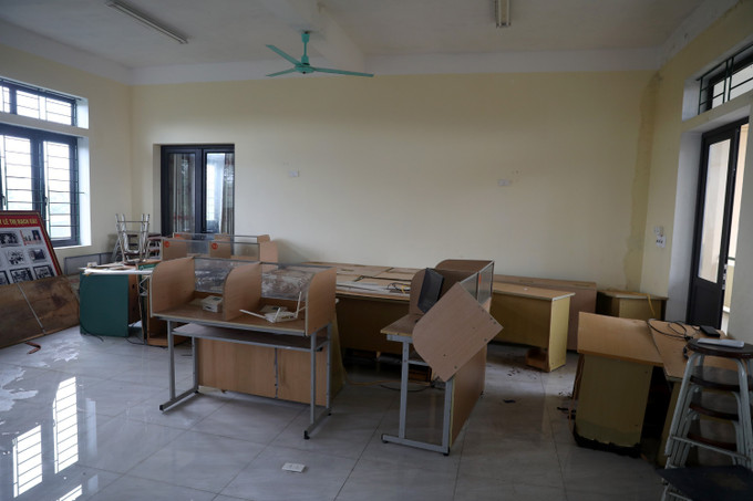 Phòng tin học của Trường THCS Lê Thị Bạch Cát, phường Cửa Lò, bị hư hỏng nặng do bão, hiện vẫn chưa khắc phục được. Phòng tin học của Trường THCS Lê Thị Bạch Cát, phường Cửa Lò, bị hư hỏng nặng do bão, hiện vẫn chưa khắc phục được.