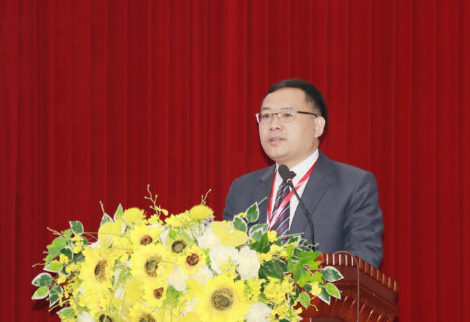 Giám đốc Trung tâm Tư vấn pháp luật cho người nghèo và Phát triển cộng đồng Hà Huy Từ phát biểu tại hội nghị.