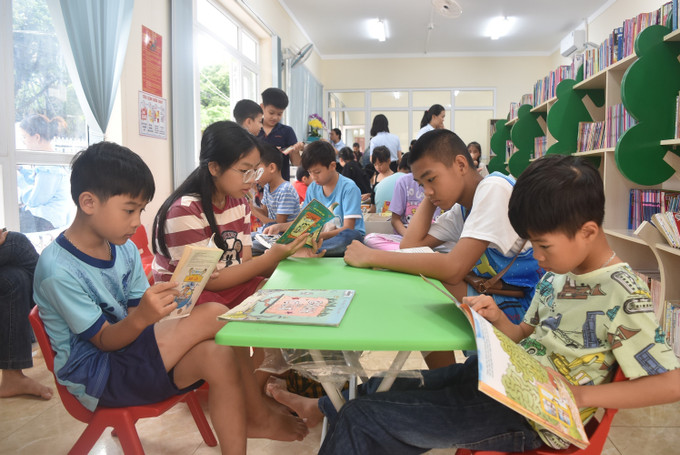 Trẻ em đọc sách giúp kích thích nhu cầu đọc, nâng cao kiến thức. Trẻ em đọc sách giúp kích thích nhu cầu đọc, nâng cao kiến thức.