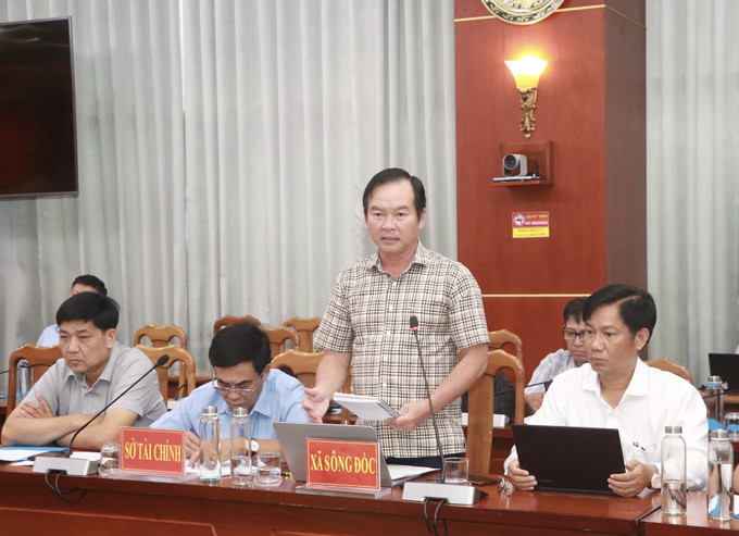 Bí thư Đảng uỷ xã Sông Đốc Mã Minh Tâm thông tin về kế hoạch sử dụng phần đất đã thu hồi trên địa bàn. Ảnh: Huỳnh Anh/TTXVN Bí thư Đảng uỷ xã Sông Đốc Mã Minh Tâm thông tin về kế hoạch sử dụng phần đất đã thu hồi trên địa bàn. Ảnh: Huỳnh Anh/TTXVN
