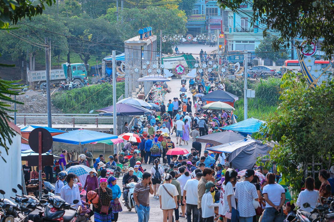 Chợ phiên Bắc Hà thu hút nhân dân và du khách đến tham quan, mua sắm. bac-ha-6.jpg