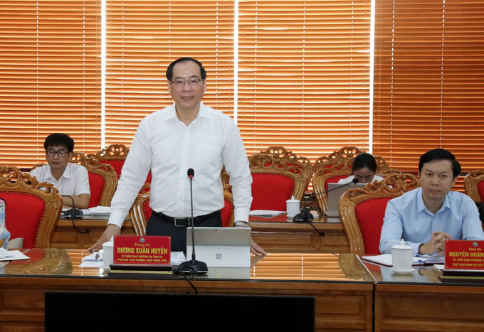 Phó Chủ tịch Thường trực UBND tỉnh Lạng Sơn Dương Xuân Huyên phát biểu làm rõ những khó khăn, vướng mắc trong công tác phòng, chống bạo lực gia đình trên địa bàn. Phó Chủ tịch Thường trực UBND tỉnh Lạng Sơn Dương Xuân Huyên phát biểu làm rõ những khó khăn, vướng mắc trong công tác phòng, chống bạo lực gia đình trên địa bàn.