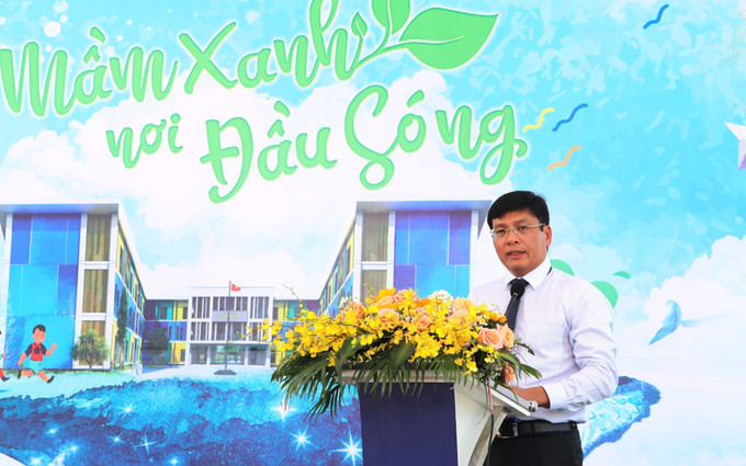 Ông Mai Văn Hà, Giám đốc Công ty Cổ phần Thép Hòa Phát Dung Quất, phát biểu tại buổi lễ. Ông Mai Văn Hà, Giám đốc Công ty Cổ phần Thép Hòa Phát Dung Quất, phát biểu tại buổi lễ.