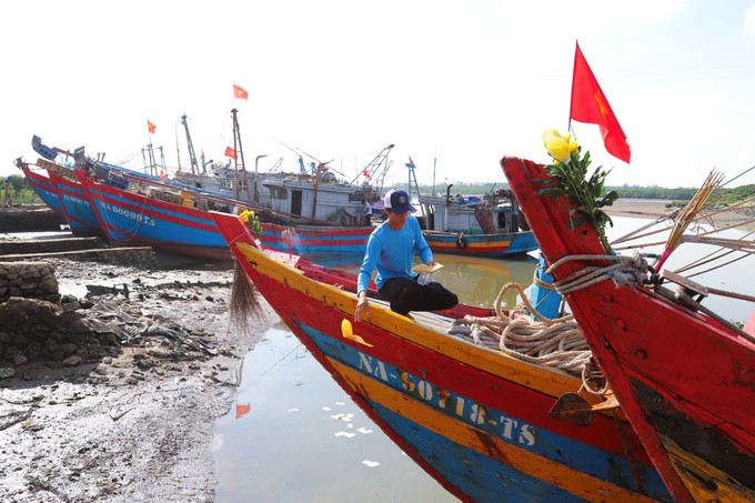 Ngư dân làm lễ "cúng thuyền" trong ngày rằm Tháng 7 ở Diễn Châu, Nghệ An. Ảnh: Xuân Tiến/TTXVN Ngư dân làm lễ "cúng thuyền" trong ngày rằm Tháng 7 ở Diễn Châu, Nghệ An. Ảnh: Xuân Tiến/TTXVN