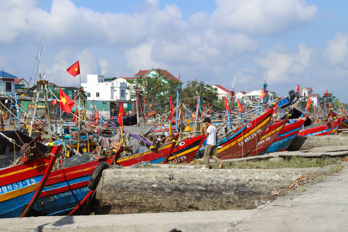 Vào ngày Rằm tháng 7, ngư dân đều ngừng chuyến vươn khơi để đón Rằm trên đất liền và tổ chức lễ "cúng thuyền". Ảnh: Xuân Tiến/TTXVN Vào ngày Rằm tháng 7, ngư dân đều ngừng chuyến vươn khơi để đón Rằm trên đất liền và tổ chức lễ "cúng thuyền". Ảnh: Xuân Tiến/TTXVN