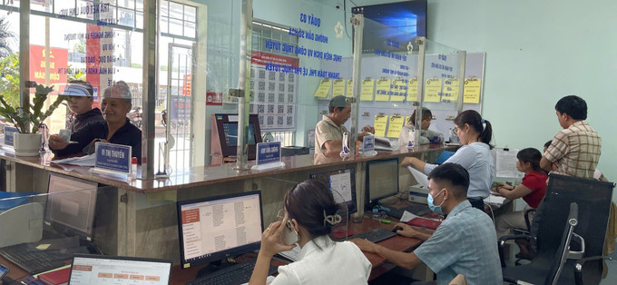 Trung tâm Hành chính công ở xã Trung Khánh Vĩnh, tỉnh Khánh Hòa nỗ lực đáp ứng nhu cầu làm thủ tục của người dân khi chính quyền địa phương hai cấp đi vào vận hành. Ảnh: TTXVN phát khanh-hoa-1.jpg