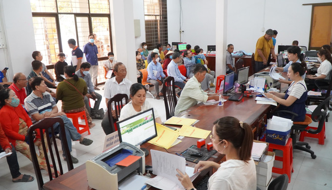 Người dân đến làm thủ tục hành chính tại Trung tâm phục vụ hành chính công xã Mỹ Thọ (mới), tỉnh Đồng Tháp. Ảnh: Nhựt An - TTXVN Người dân đến làm thủ tục hành chính tại Trung tâm phục vụ hành chính công xã Mỹ Thọ (mới), tỉnh Đồng Tháp. Ảnh: Nhựt An - TTXVN