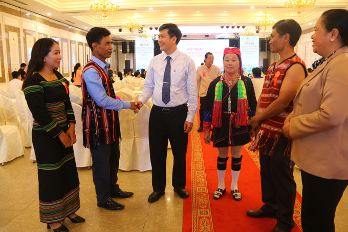 Phó Giám đốc Sở Dân tộc và Tôn giáo tỉnh Đồng Nai Trần Đức Hòa giao lưu, thăm hỏi đại diện các gia đình đồng bào dân tộc thiểu số tỉnh Đồng Nai. Phó Giám đốc Sở Dân tộc và Tôn giáo tỉnh Đồng Nai Trần Đức Hòa giao lưu, thăm hỏi đại diện các gia đình đồng bào dân tộc thiểu số tỉnh Đồng Nai.