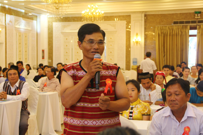 Ông Điểu Toa, đại diện đồng bào dân tộc thiểu số trên địa bàn tỉnh Đồng Nai chia sẻ những kinh nghiệm trong gìn giữ văn hóa, chữ viết của đồng bào dân tộc. Ông Điểu Toa, đại diện đồng bào dân tộc thiểu số trên địa bàn tỉnh Đồng Nai chia sẻ những kinh nghiệm trong gìn giữ văn hóa, chữ viết của đồng bào dân tộc.