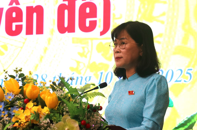 Bà Nguyễn Đài Thy, Phó Chủ tịch thường trực HĐND tỉnh Tây Ninh, phát biểu tại kỳ họp. Bà Nguyễn Đài Thy, Phó Chủ tịch thường trực HĐND tỉnh Tây Ninh, phát biểu tại kỳ họp.