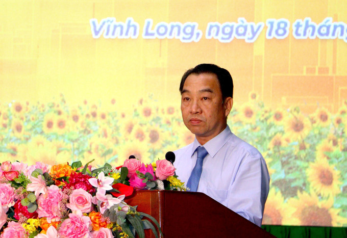 Chủ tịch UBND tỉnh Vĩnh Long Lữ Quang Ngời phát biểu tại buổi họp mặt. Ảnh: Lê Thúy Hằng/TTXVN vinh-long-2.jpg
