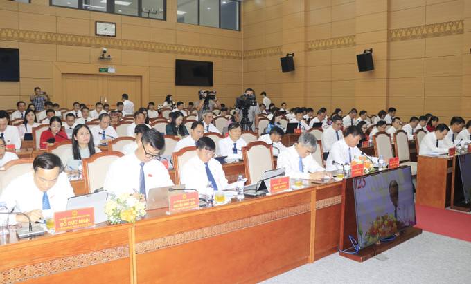 Tại kỳ họp này, HĐND tỉnh Yên Bái xem xét, thảo luận và quyết nghị thông qua 14 nghị quyết. Ảnh: Tiến Khánh/TTXVN potal-hdnd-tinh-yen-bai-thong-qua-nhieu-nghi-quyet-quan-trong-8103199.jpg