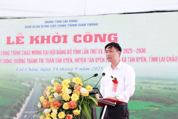 Giám đốc nhà thầu thi công dự án, Phạm Văn Tuyền phát biểu cam kết thi công đúng tiến độ và chất lượng. Ảnh: Quý Trung/TTXVN Giám đốc nhà thầu thi công dự án, Phạm Văn Tuyền phát biểu cam kết thi công đúng tiến độ và chất lượng. Ảnh: Quý Trung/TTXVN