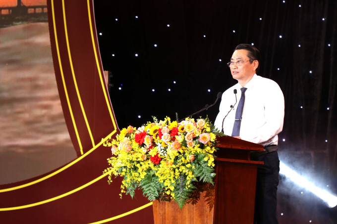 Phó Chủ tịch UBND tỉnh Vĩnh Long Nguyễn Quỳnh Thiện phát biểu tại lễ khai mạc. Phó Chủ tịch UBND tỉnh Vĩnh Long Nguyễn Quỳnh Thiện phát biểu tại lễ khai mạc.