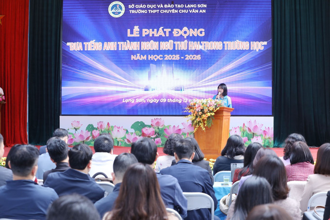 Em Nguyễn Bảo Anh, học sinh chuyên Anh lớp 10D2, Trường THPT chuyên Chu Văn An đại diện học sinh phát biểu tại Lễ phát động.