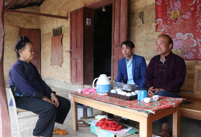 Đồng bào dân tộc Nùng tại xã Tân Sơn, tỉnh Bắc Ninh hướng niềm tin vào Đại hội Đảng.