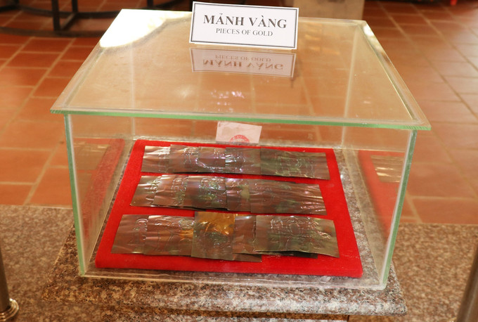 Hiện vật mảnh vàng (phục chế) được trưng bày tại nhà trưng bày di chỉ khảo cổ Gò Thành, xã Tân Thuận Bình, tỉnh Đồng Tháp.