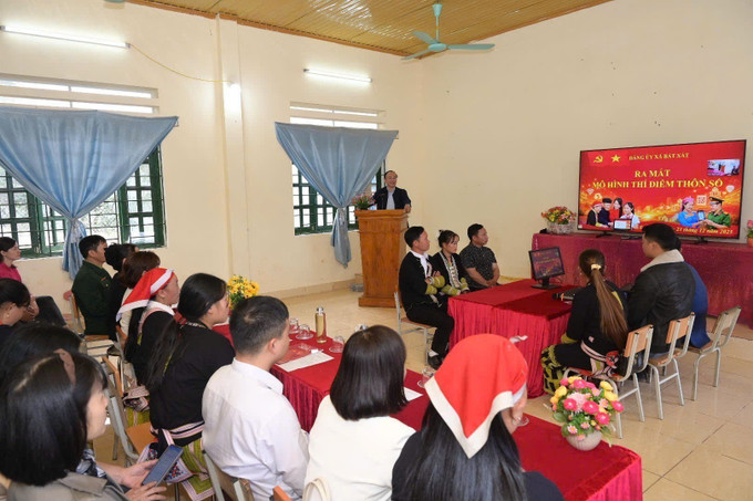 Ra mắt mô hình "thôn số" tại thôn Suối Chải, xã Bát Xát, tỉnh Lào Cai. Ảnh: Hương Thu/TTXVN