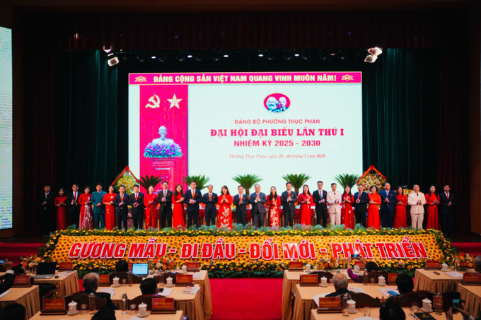 Ban Chấp hành Đảng bộ phường Thục Phán ra mắt Đại hội. Ban Chấp hành Đảng bộ phường Thục Phán ra mắt Đại hội.