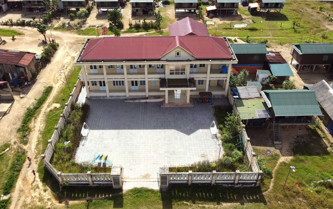 Trường Tiểu học bản Sắt tại xã Trường Sơn (Quảng Trị). Trường Tiểu học bản Sắt tại xã Trường Sơn (Quảng Trị).